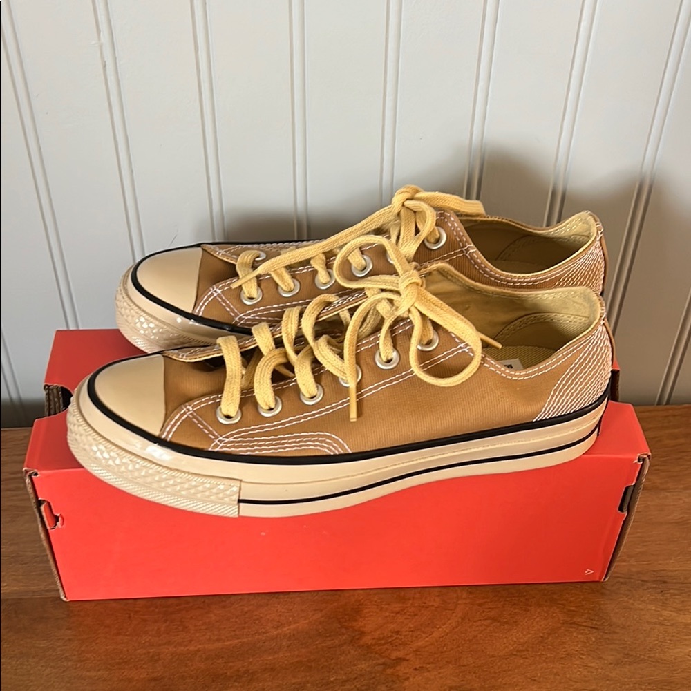 New in Box! Converse Chuck 70 Ox Womens 7/Mens 5 Trek Tan